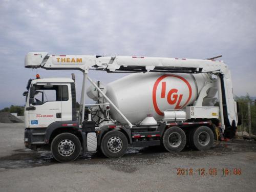 Camión Mixer con Cinta Transportadora THEAM