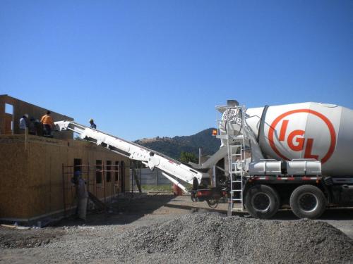 Camión Mixer con Cinta Transportadora THEAM